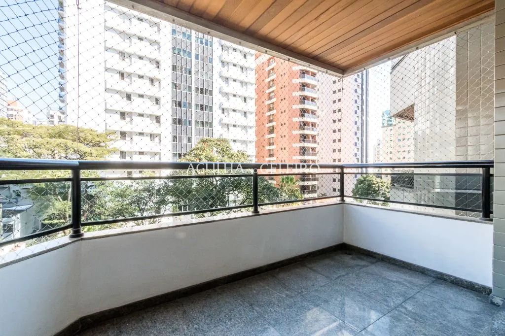 Venda/Moema: 04 suítes no melhor de Moema Pássaros! – AP7001