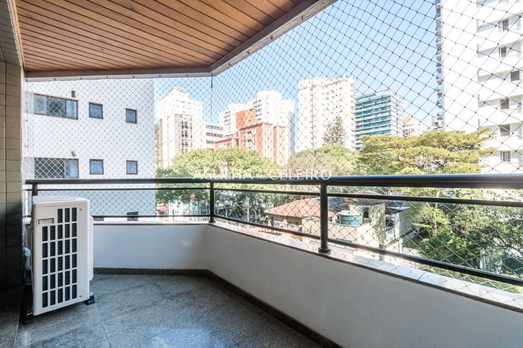 Venda/Moema: 04 suítes no melhor de Moema Pássaros! – AP7001