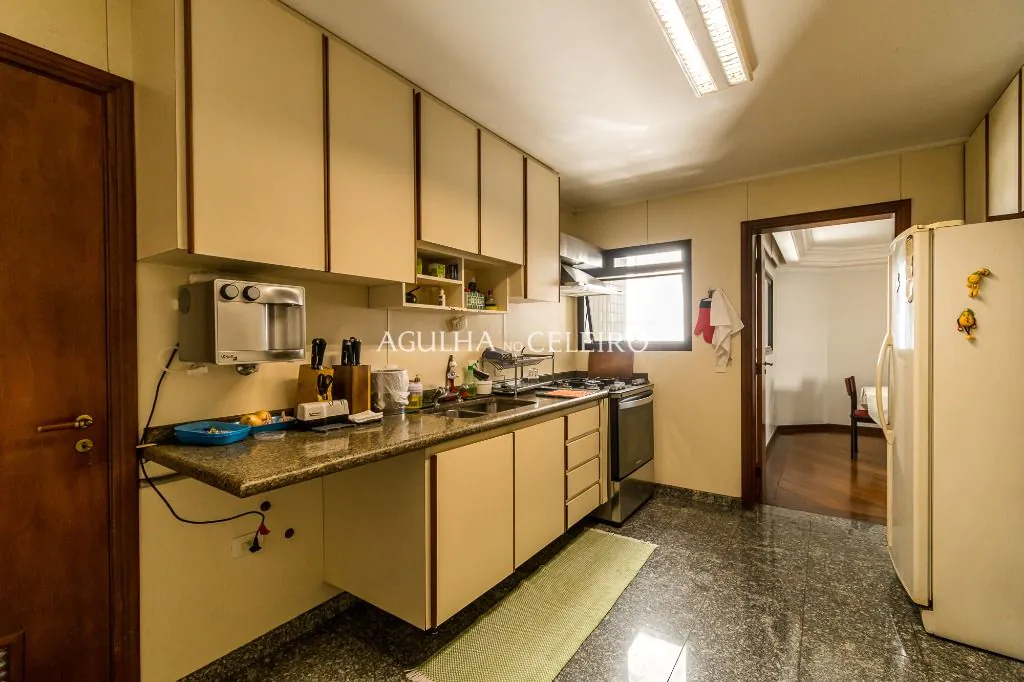 Venda/Moema: 04 suítes no melhor de Moema Pássaros! – AP7001