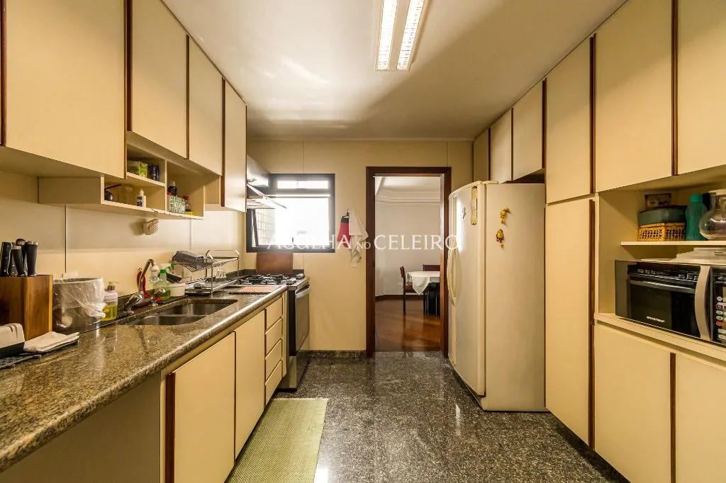 Venda/Moema: 04 suítes no melhor de Moema Pássaros! – AP7001