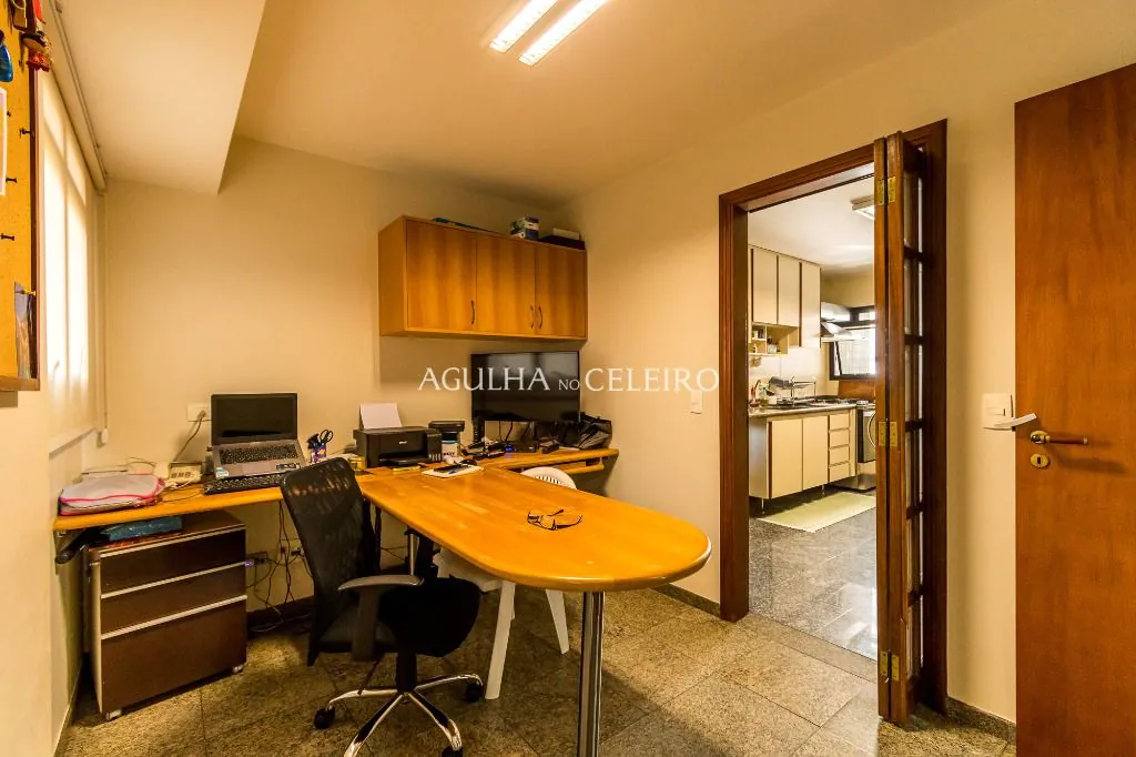 Venda/Moema: 04 suítes no melhor de Moema Pássaros! – AP7001