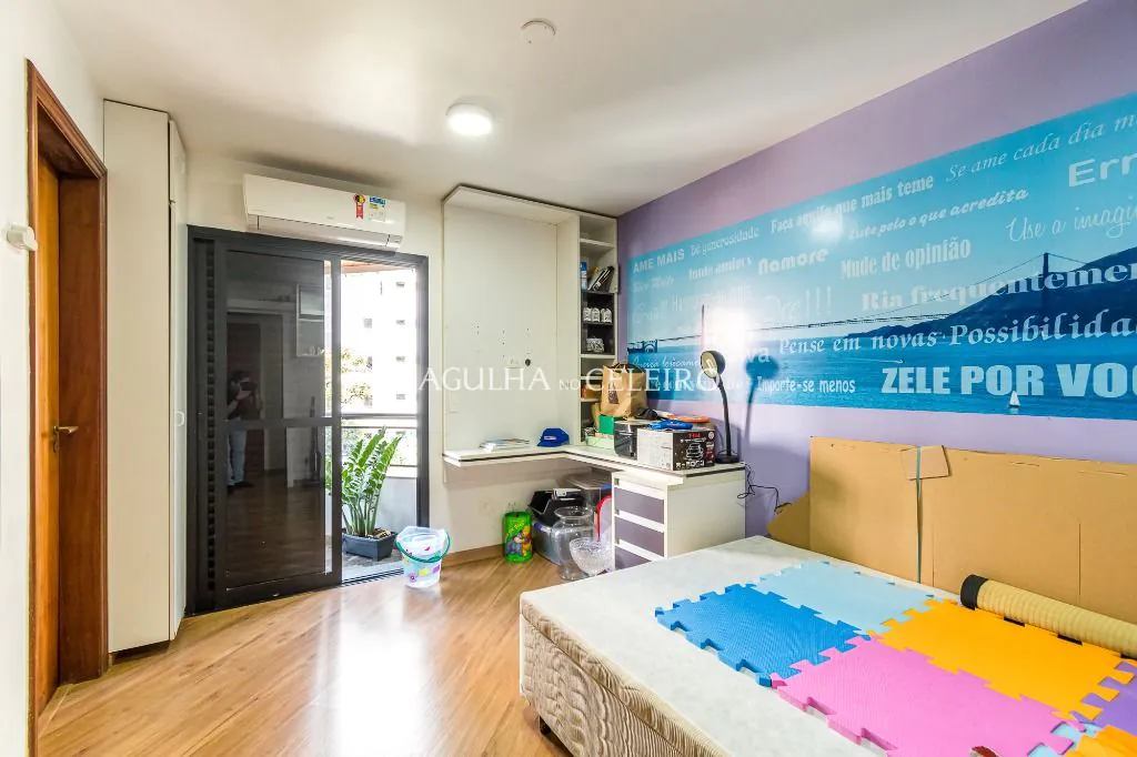 Venda/Moema: 04 suítes no melhor de Moema Pássaros! – AP7001