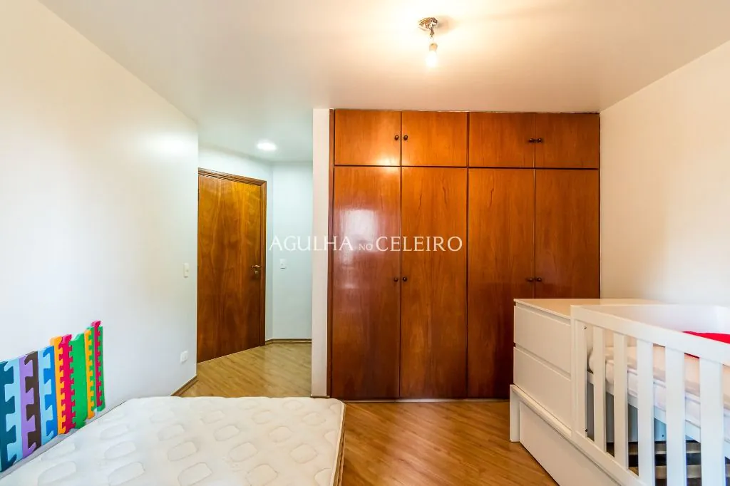 Venda/Moema: 04 suítes no melhor de Moema Pássaros! – AP7001