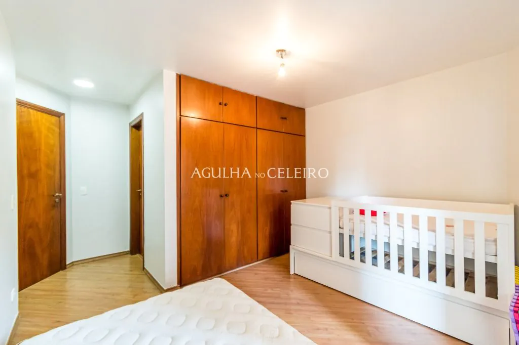 Venda/Moema: 04 suítes no melhor de Moema Pássaros! – AP7001