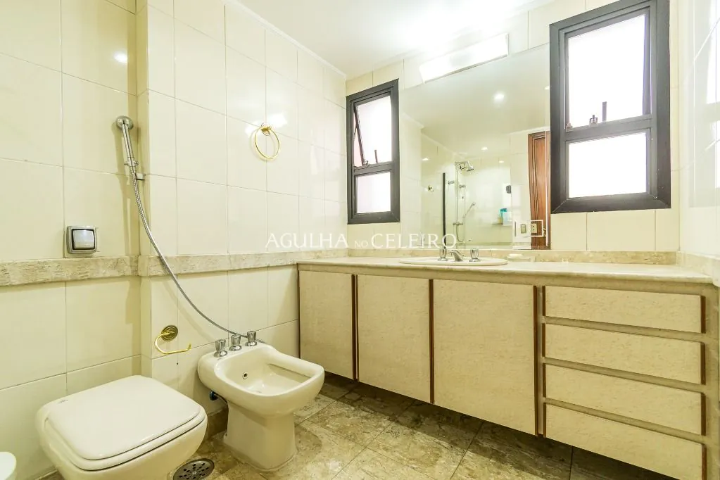 Venda/Moema: 04 suítes no melhor de Moema Pássaros! – AP7001