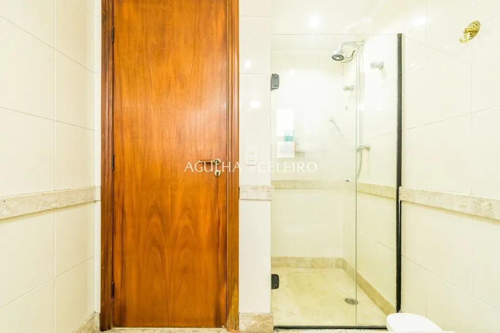 Venda/Moema: 04 suítes no melhor de Moema Pássaros! – AP7001