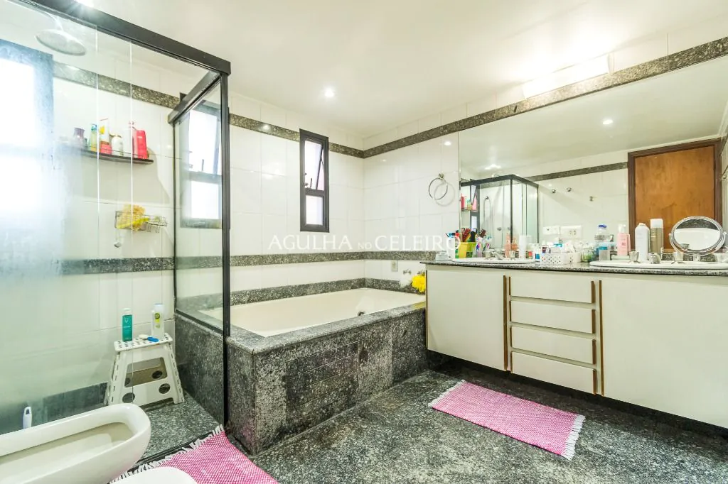 Venda/Moema: 04 suítes no melhor de Moema Pássaros! – AP7001