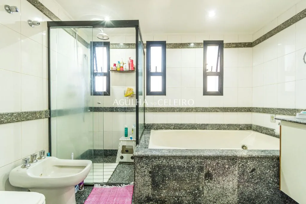 Venda/Moema: 04 suítes no melhor de Moema Pássaros! – AP7001