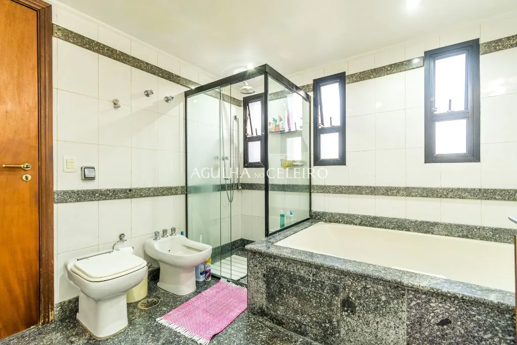 Venda/Moema: 04 suítes no melhor de Moema Pássaros! – AP7001