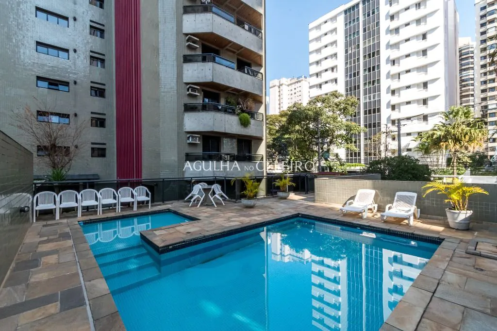 Venda/Moema: 04 suítes no melhor de Moema Pássaros! – AP7001