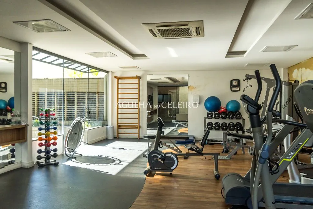 Venda/Moema: 04 suítes no melhor de Moema Pássaros! – AP7001