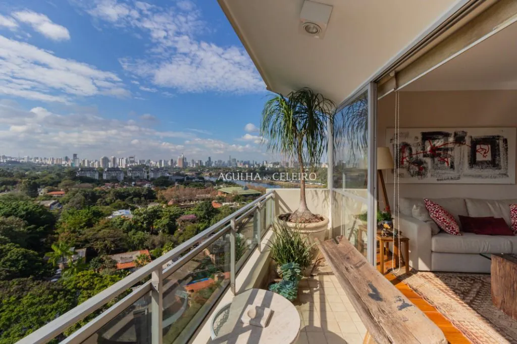 Vista incrível em localização desejada no Alto de Pinheiros. – AP7904