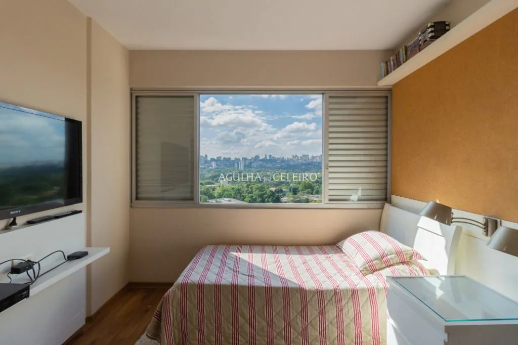 Vista incrível em localização desejada no Alto de Pinheiros. – AP7904