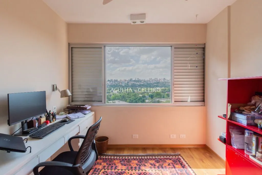 Vista incrível em localização desejada no Alto de Pinheiros. – AP7904