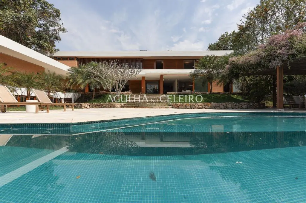 Venda/Quinta da Baroneza: magnifica casa com amplo terreno – CA0831