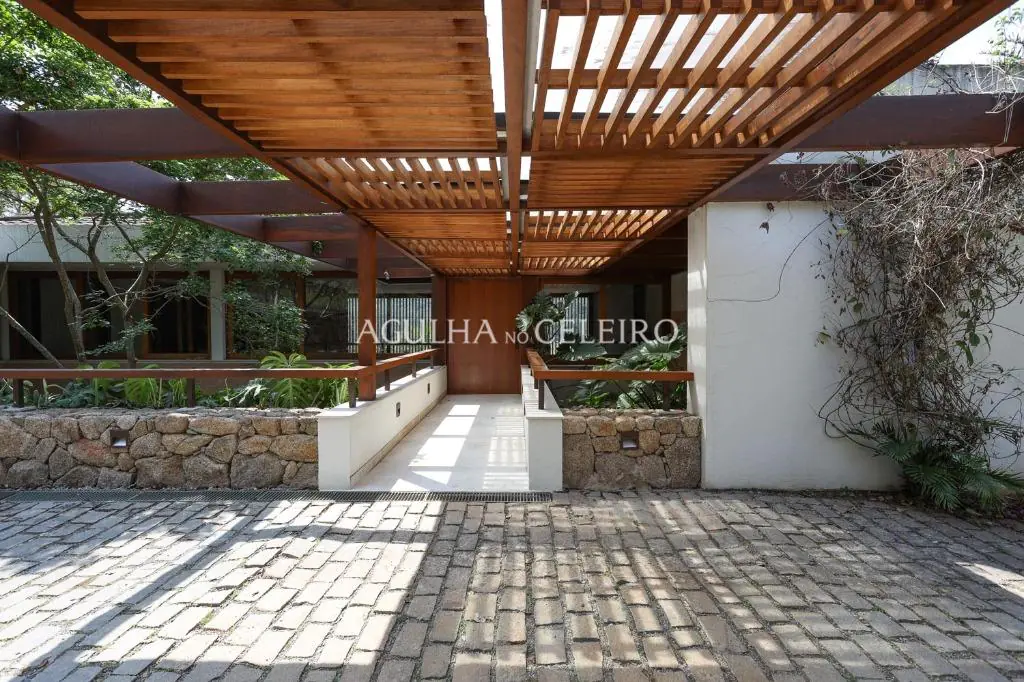 Venda/Quinta da Baroneza: magnifica casa com amplo terreno – CA0831