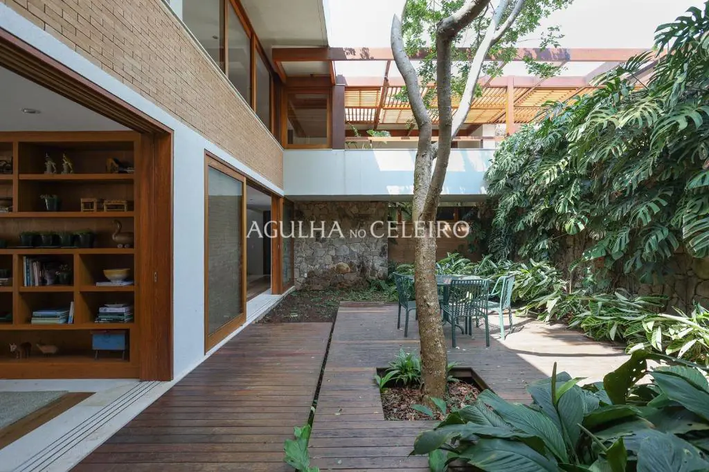 Venda/Quinta da Baroneza: magnifica casa com amplo terreno – CA0831