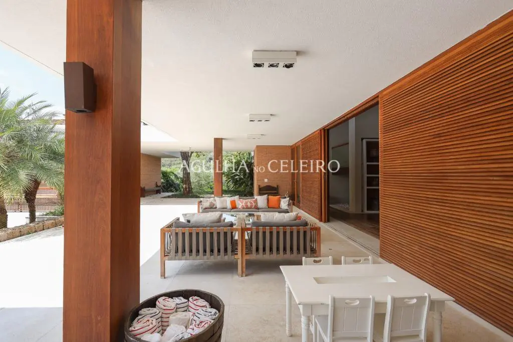 Venda/Quinta da Baroneza: magnifica casa com amplo terreno – CA0831