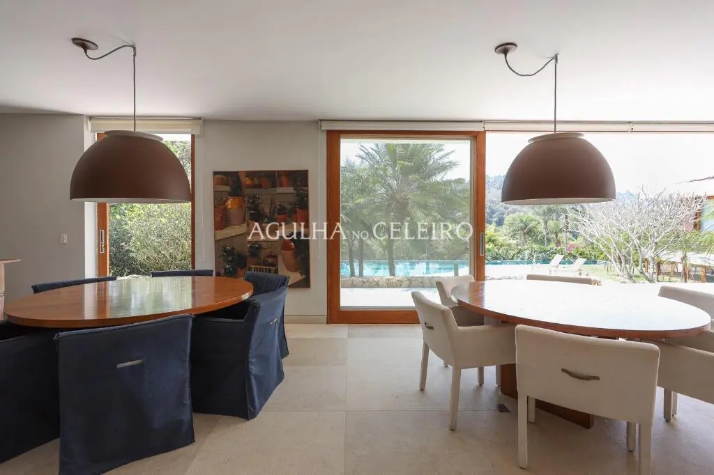 Venda/Quinta da Baroneza: magnifica casa com amplo terreno – CA0831