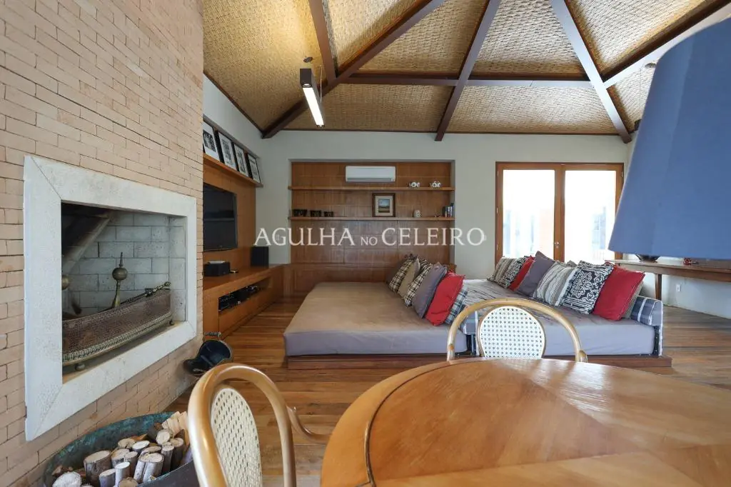 Venda/Quinta da Baroneza: magnifica casa com amplo terreno – CA0831