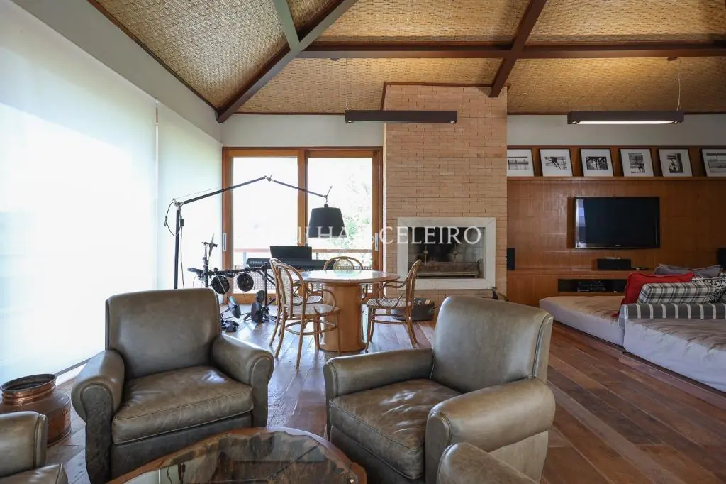 Venda/Quinta da Baroneza: magnifica casa com amplo terreno – CA0831