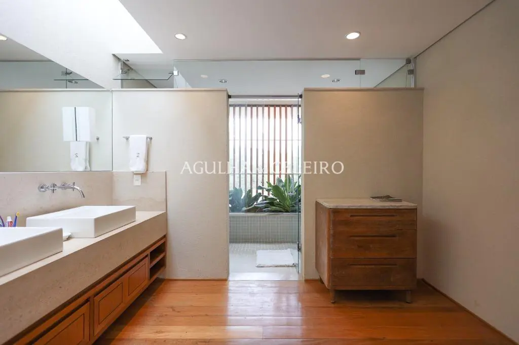 Venda/Quinta da Baroneza: magnifica casa com amplo terreno – CA0831