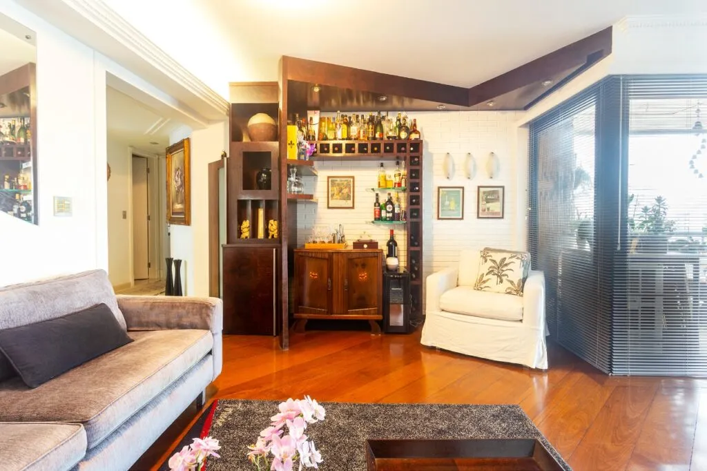 Venda/Moema: Andar alto, amplo e com luminosidade garantida. – 10166