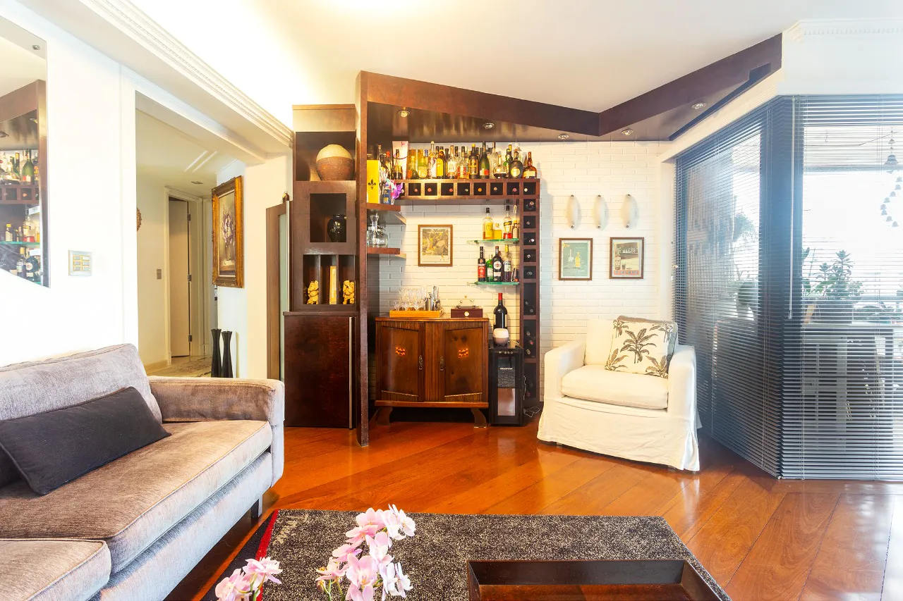 Venda/Moema: Andar alto, amplo e com luminosidade garantida. – 10166