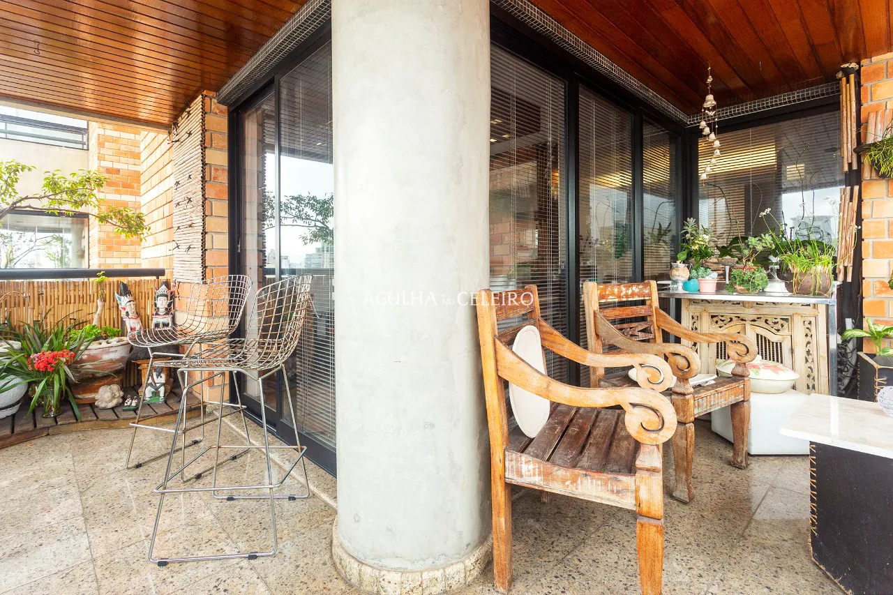 Venda/Moema: Andar alto, amplo e com luminosidade garantida. – 10166