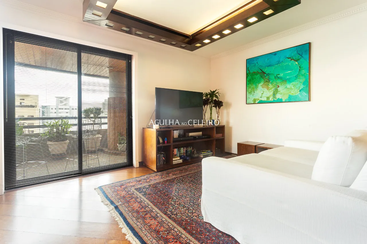 Venda/Moema: Andar alto, amplo e com luminosidade garantida. – 10166