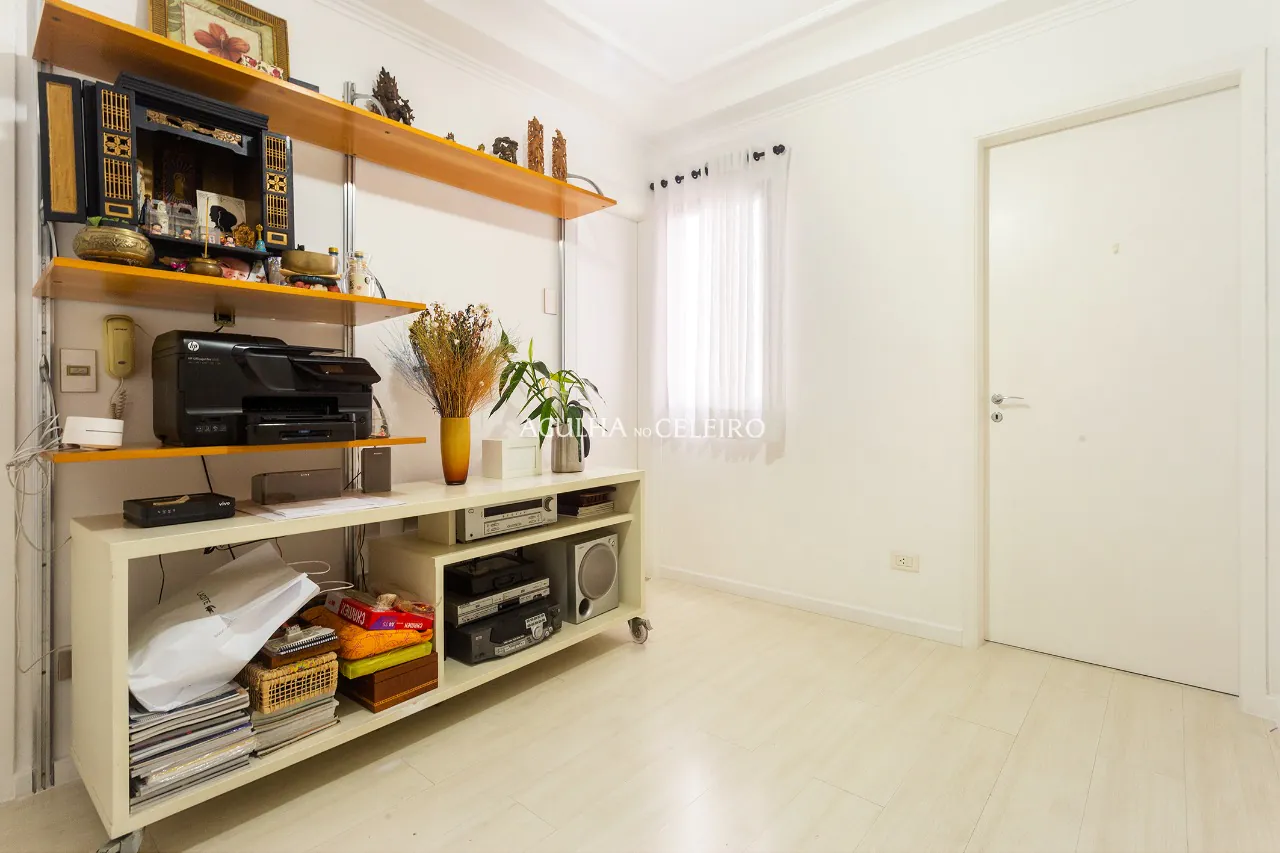 Venda/Moema: Andar alto, amplo e com luminosidade garantida. – 10166