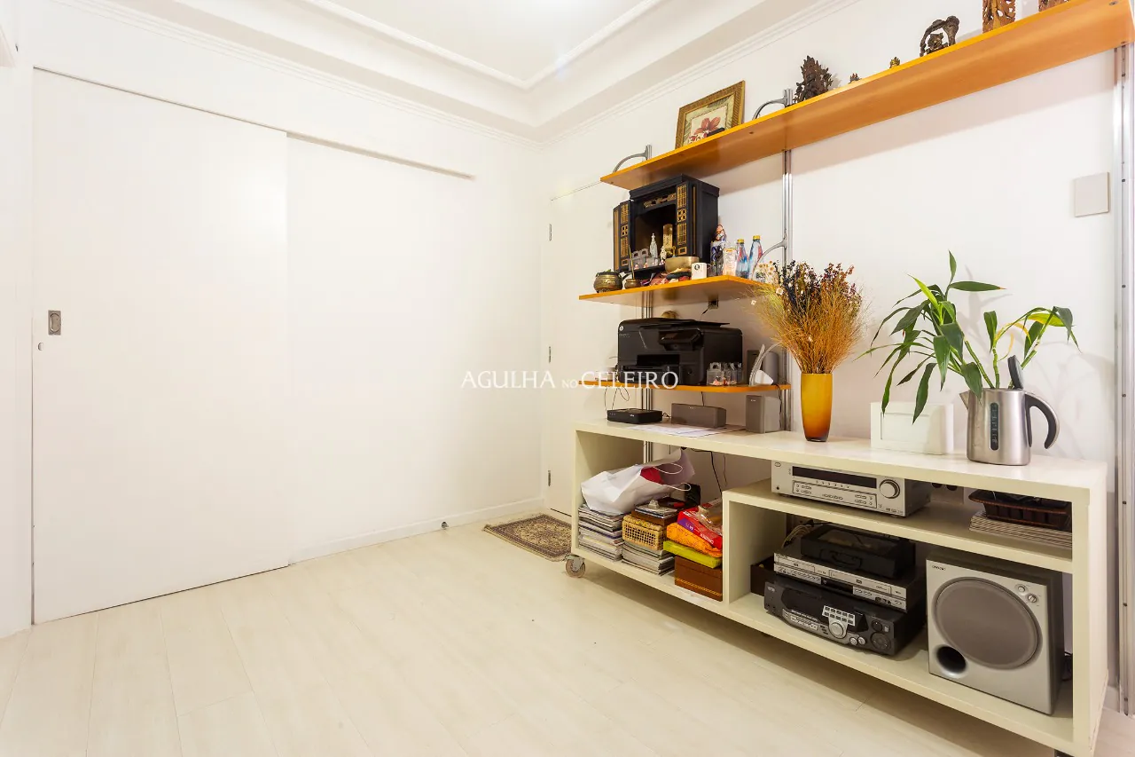 Venda/Moema: Andar alto, amplo e com luminosidade garantida. – 10166