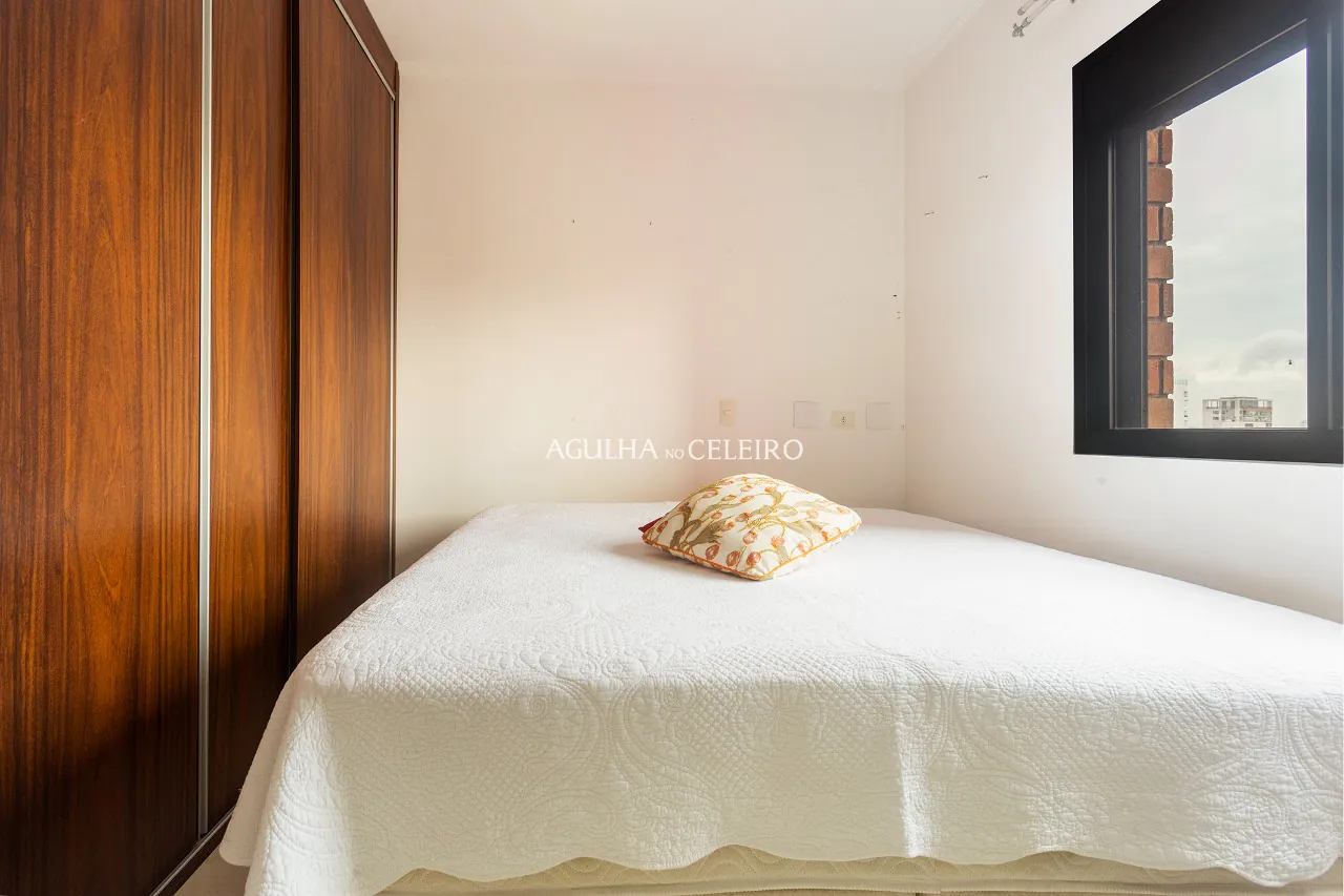 Venda/Moema: Andar alto, amplo e com luminosidade garantida. – 10166