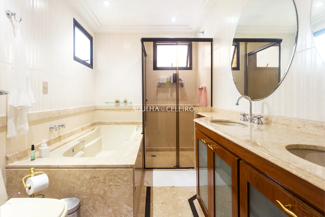 Venda/Moema: Andar alto, amplo e com luminosidade garantida. – 10166