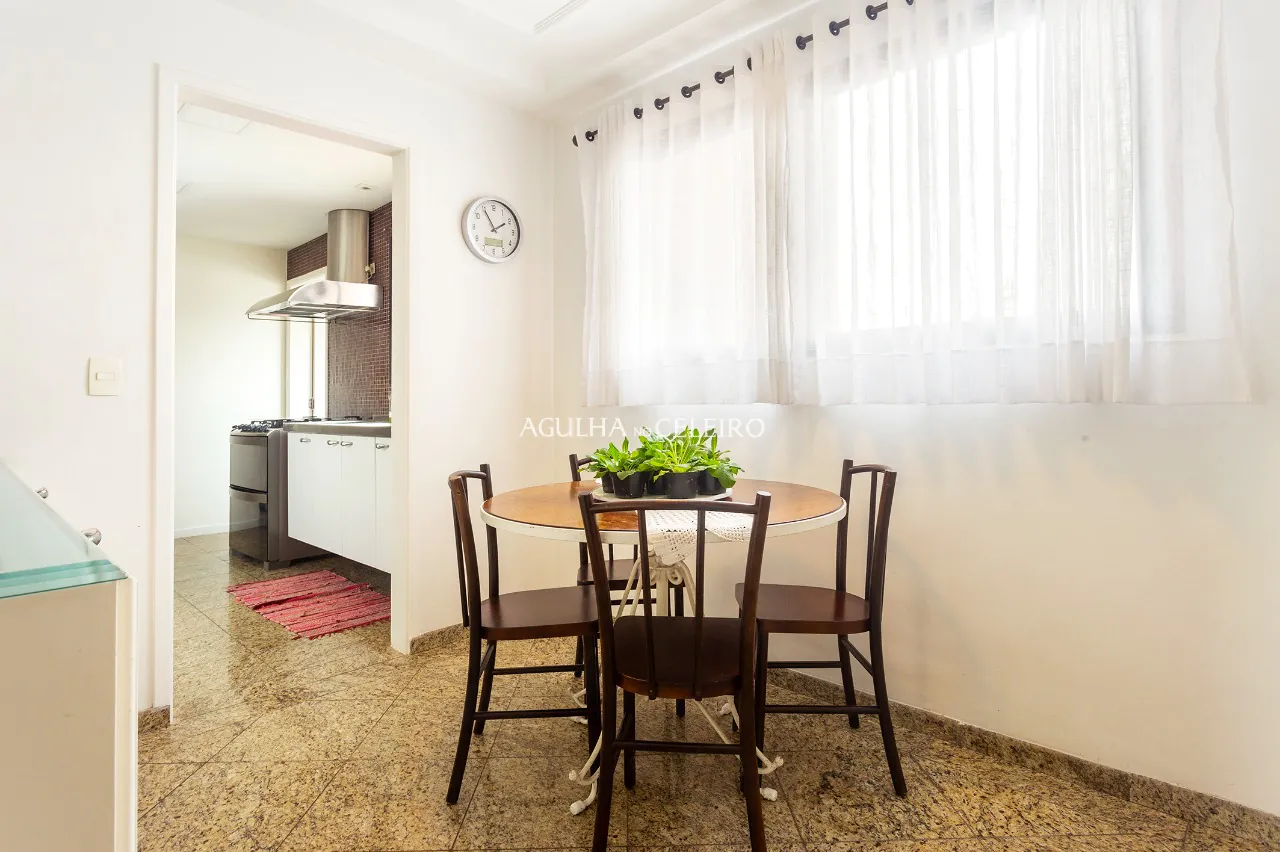 Venda/Moema: Andar alto, amplo e com luminosidade garantida. – 10166