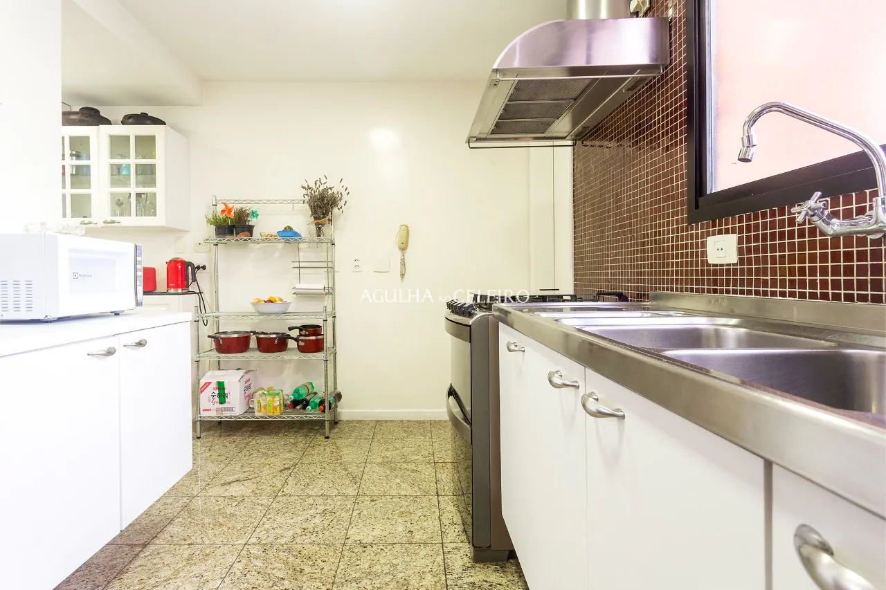 Venda/Moema: Andar alto, amplo e com luminosidade garantida. – 10166