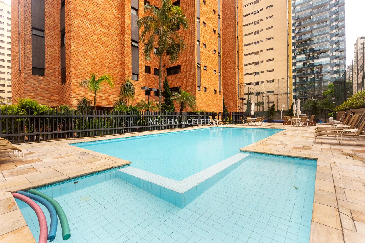 Venda/Moema: Andar alto, amplo e com luminosidade garantida. – 10166