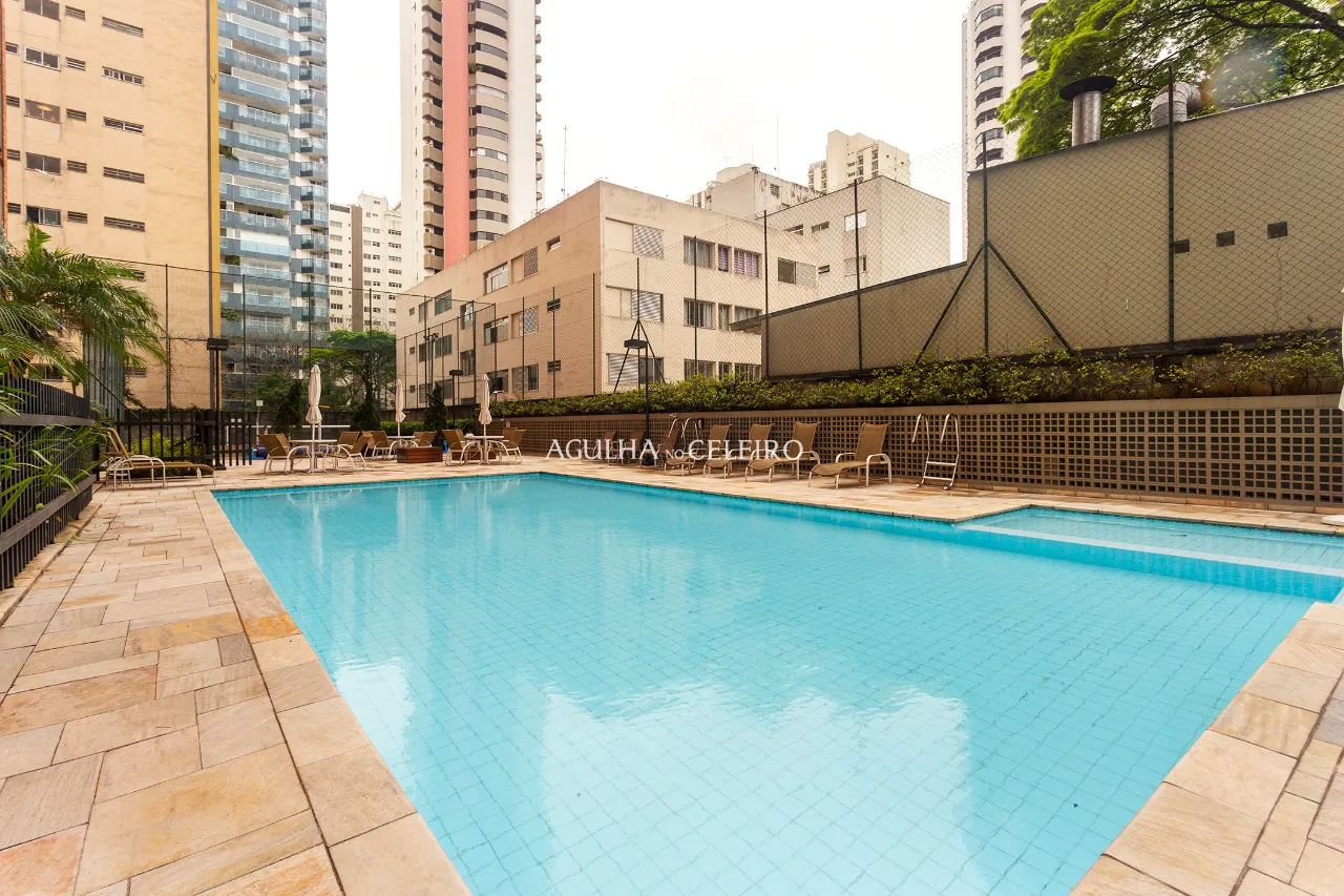 Venda/Moema: Andar alto, amplo e com luminosidade garantida. – 10166