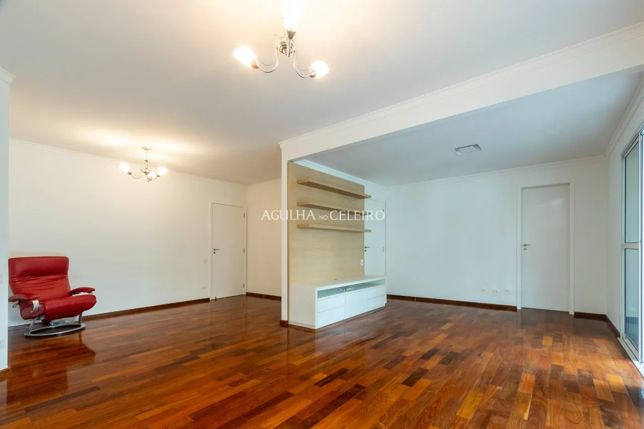 Apartamento com ótima localização em Moema à venda – 12805