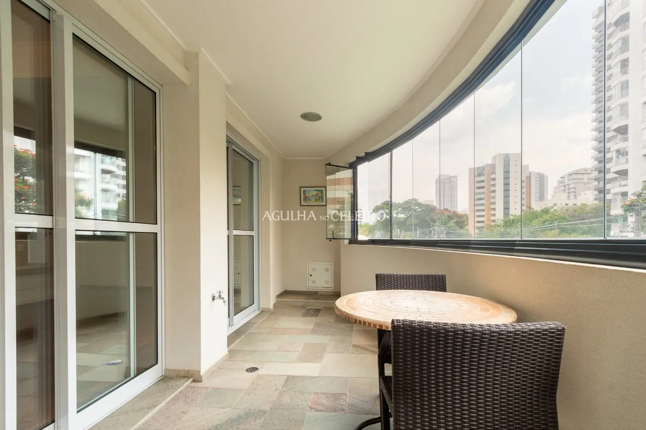 Apartamento com ótima localização em Moema à venda – 12805