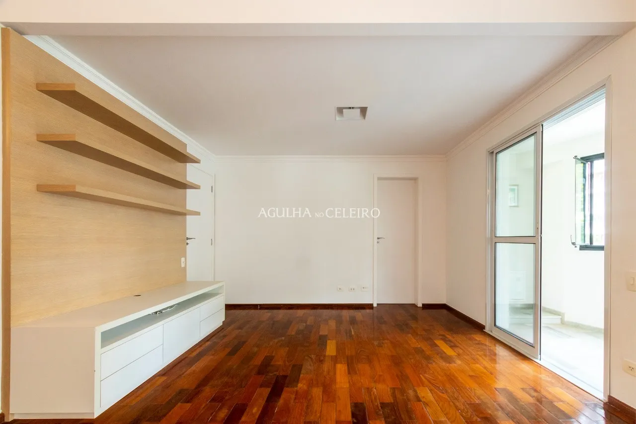 Apartamento com ótima localização em Moema à venda – 12805