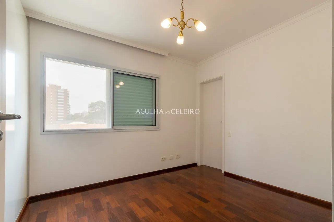 Apartamento com ótima localização em Moema à venda – 12805