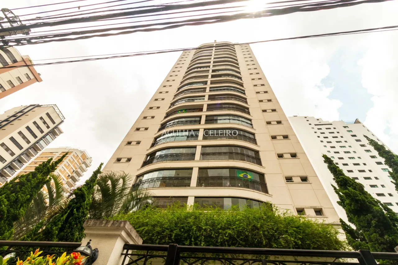 Apartamento com ótima localização em Moema à venda – 12805