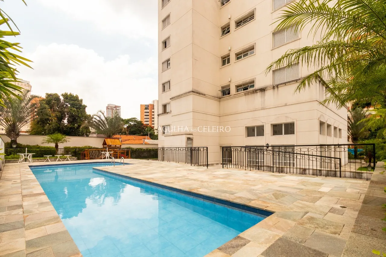 Apartamento com ótima localização em Moema à venda – 12805