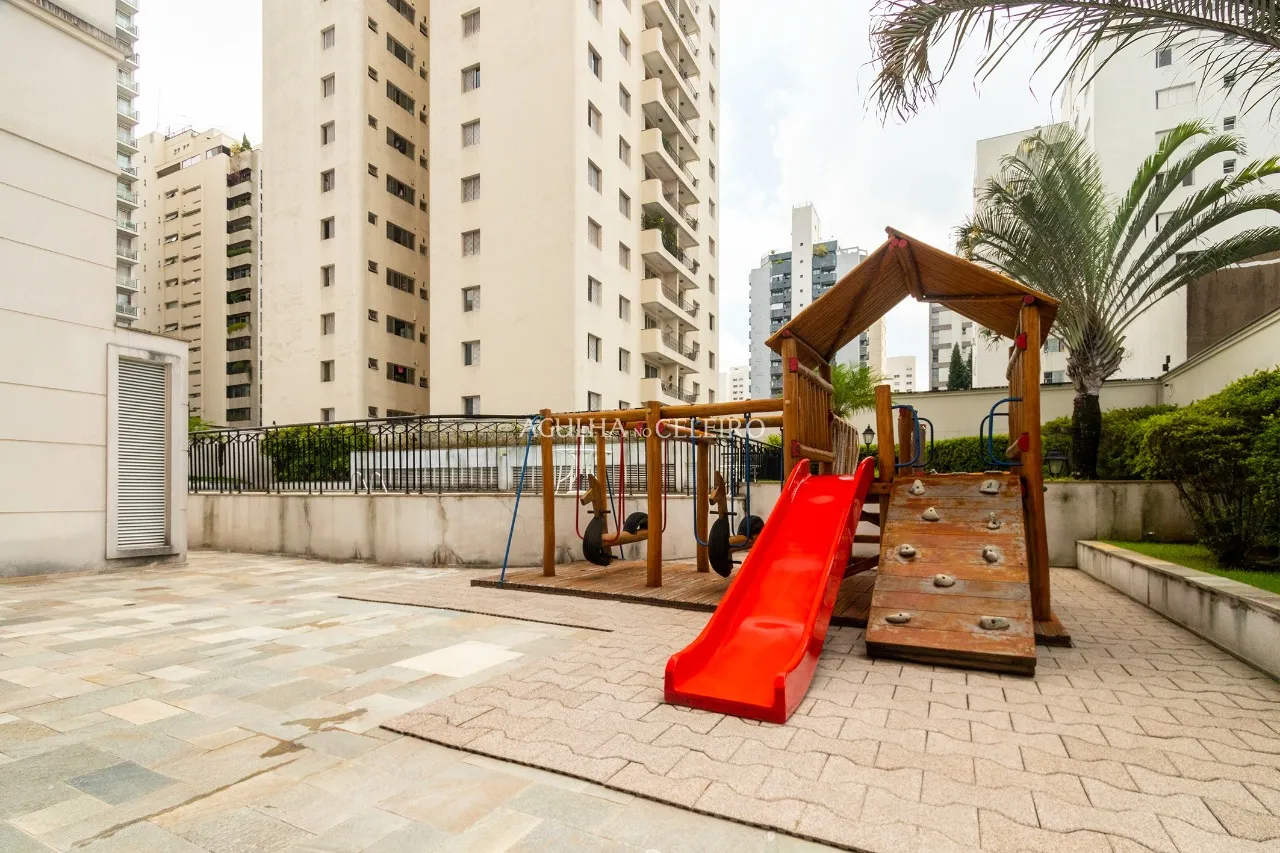 Apartamento com ótima localização em Moema à venda – 12805