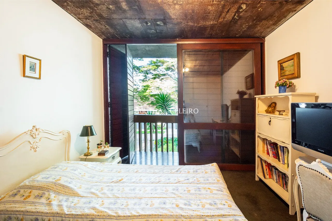 Casa com design robusto assinada por Carlos Bratke para venda ou locação no Jardim Guedala – 13371 - DSC_9678