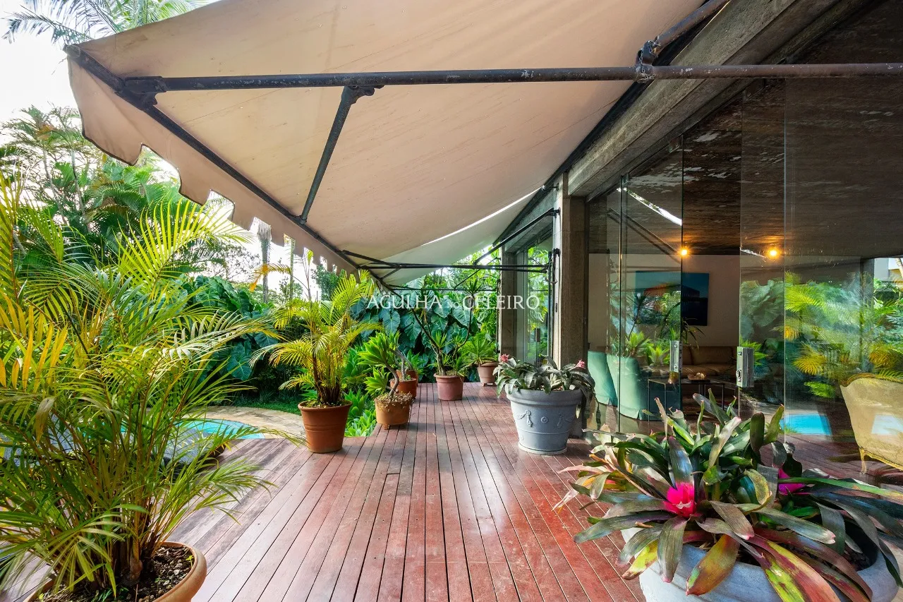 Casa com design robusto assinada por Carlos Bratke para venda ou locação no Jardim Guedala – 13371 - DSC_9572