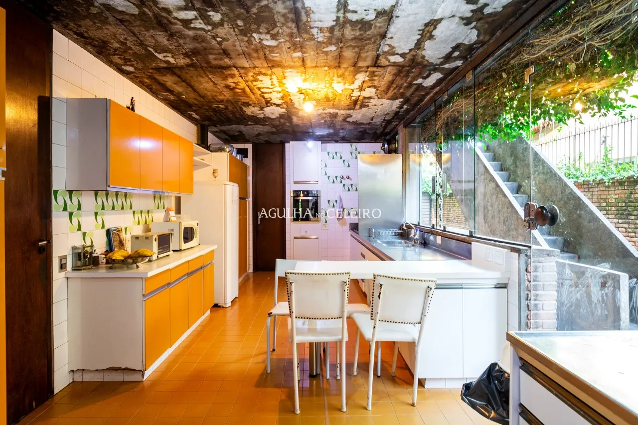 Casa com design robusto assinada por Carlos Bratke para venda ou locação no Jardim Guedala – 13371 - DSC_9581