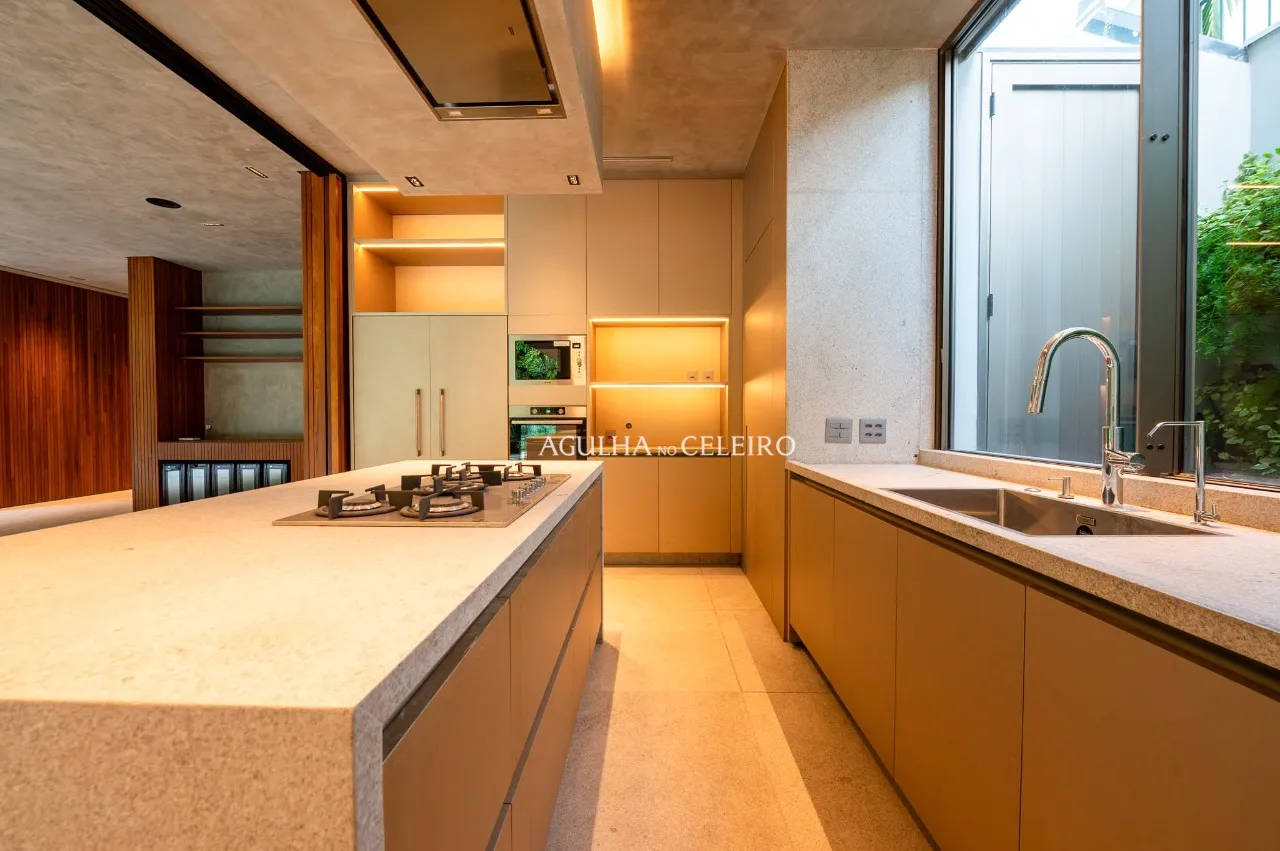 Casa com projeto maravilhoso no Jardim América – 13528