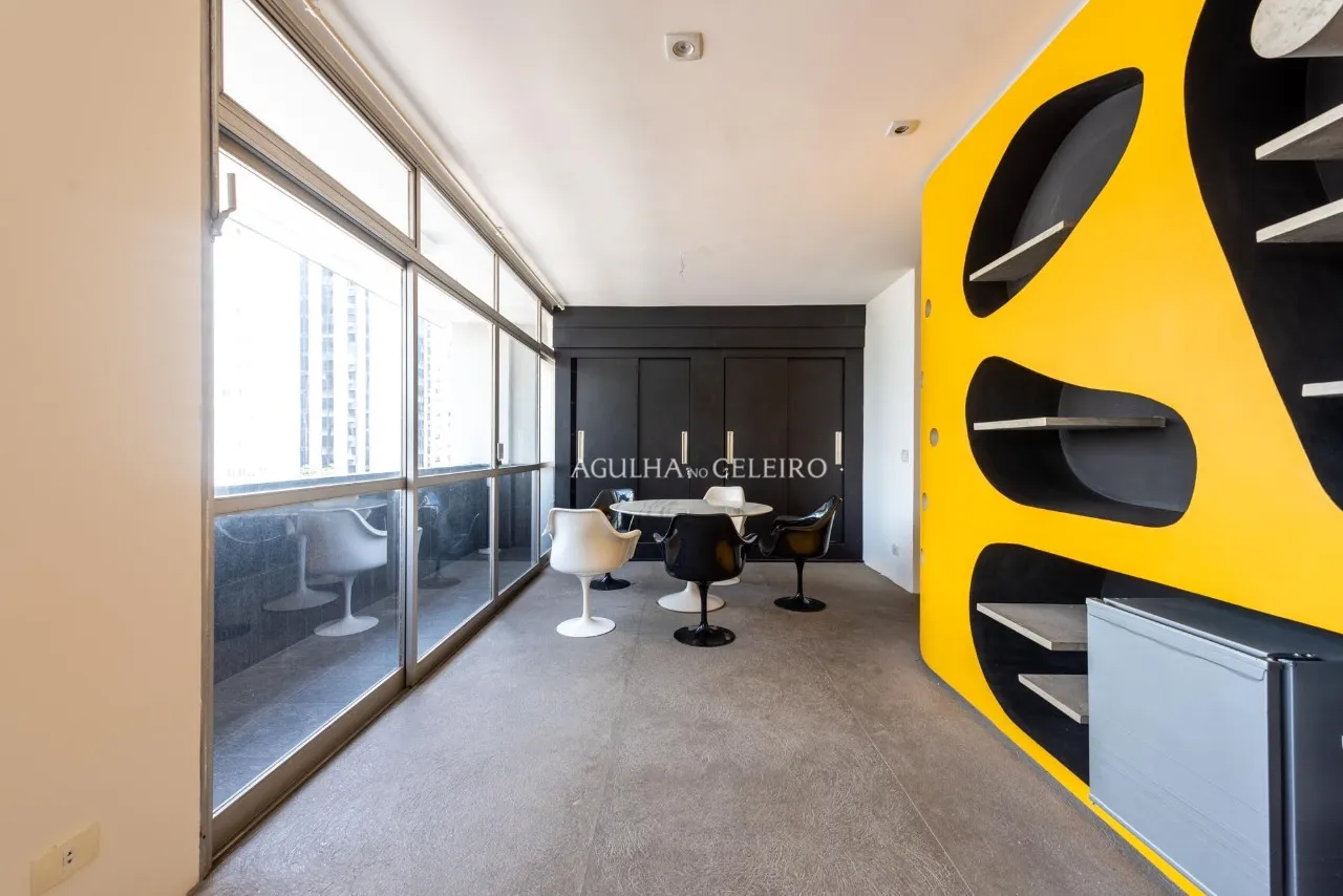 Apartamento com muita luz e uma varandinha charmosa à venda no Itaim Bibi. – 8870